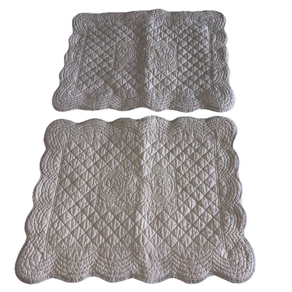 Simply Shabby Chic 2 Pillow Shams Rachel Ashwell Beige Scalloped  Quilted